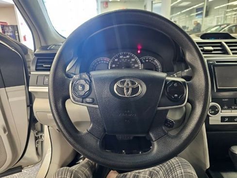Used 2012 Toyota Camry LE image 22