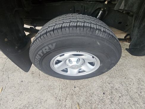 Used 2010 Toyota Tacoma PreRunner image 11