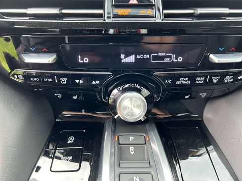 Used 2025 Acura MDX SH-AWD image 17