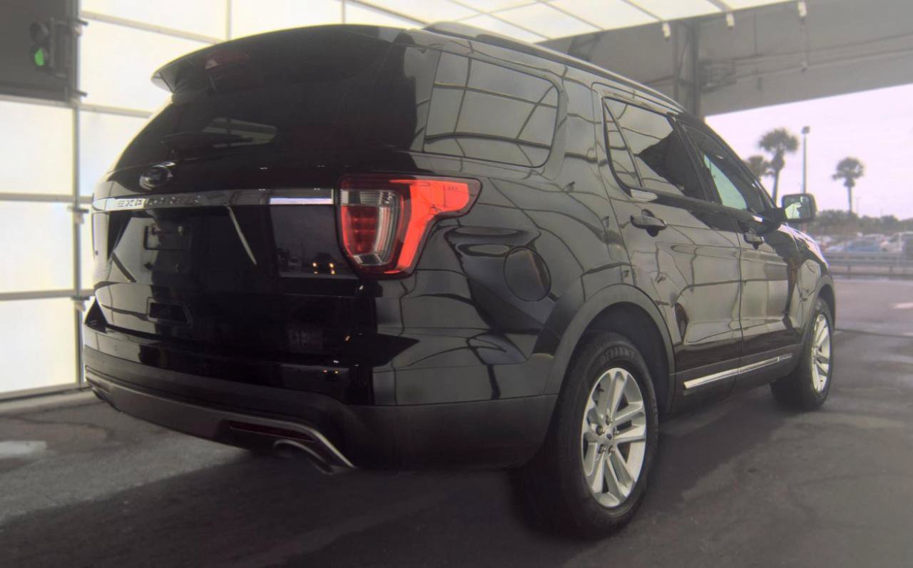 Used 2017 Ford Explorer XLT FWD image 5