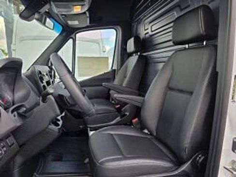Used 2025 Mercedes-Benz Sprinter 2500 image 10