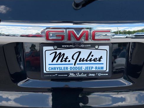 Used 2023 GMC Acadia SLT AWD/4WD image 12