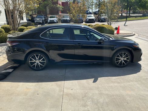 Used 2024 Toyota Camry SE image 16