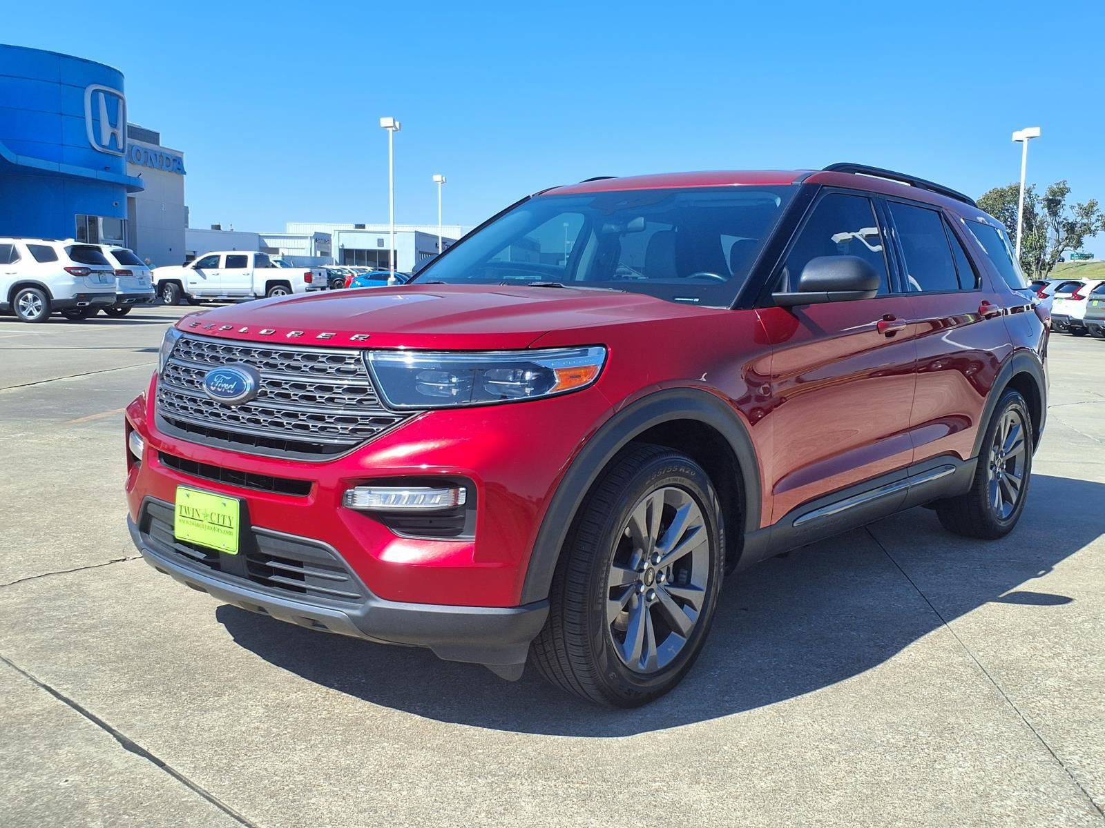 Used 2021 Ford Explorer XLT w/ Equipment Group 202A RWD image 3