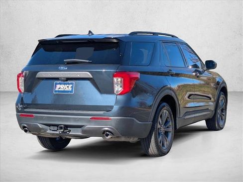 Used 2022 Ford Explorer XLT w/ Equipment Group 202A image 5