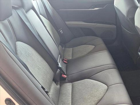 Used 2019 Toyota Camry LE FWD image 18