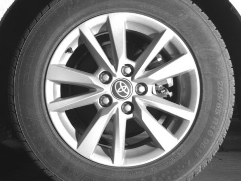 Used 2025 Toyota Camry image 14