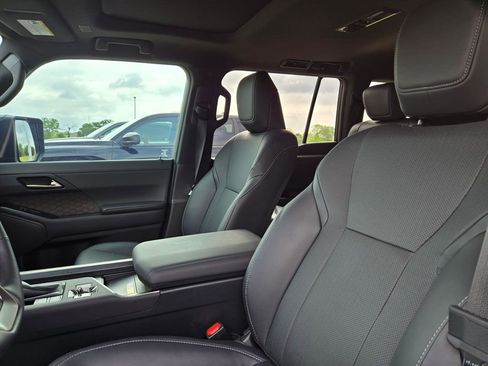 Used 2025 Lexus GX 550 w/ Cold Area Package image 5