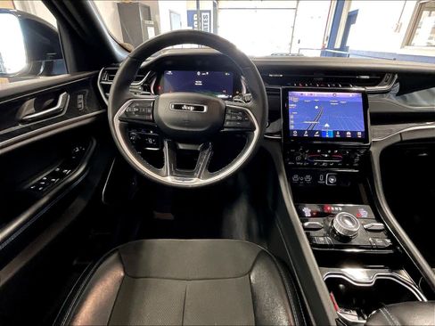 Used 2023 Jeep Grand Cherokee Trailhawk image 17