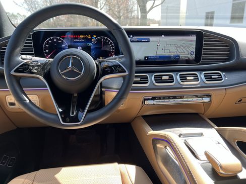 Used 2025 Mercedes-Benz GLE 450e 4MATIC image 30