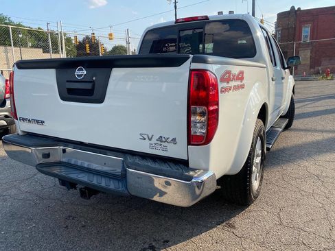 Used 2016 Nissan Frontier SV image 10