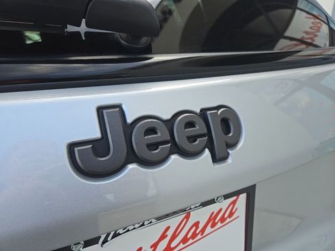 Used 2025 Jeep Compass Latitude w/ Altitude Special Edition AWD/4WD image 21