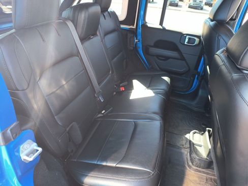 Used 2023 Jeep Wrangler Unlimited Sahara image 24