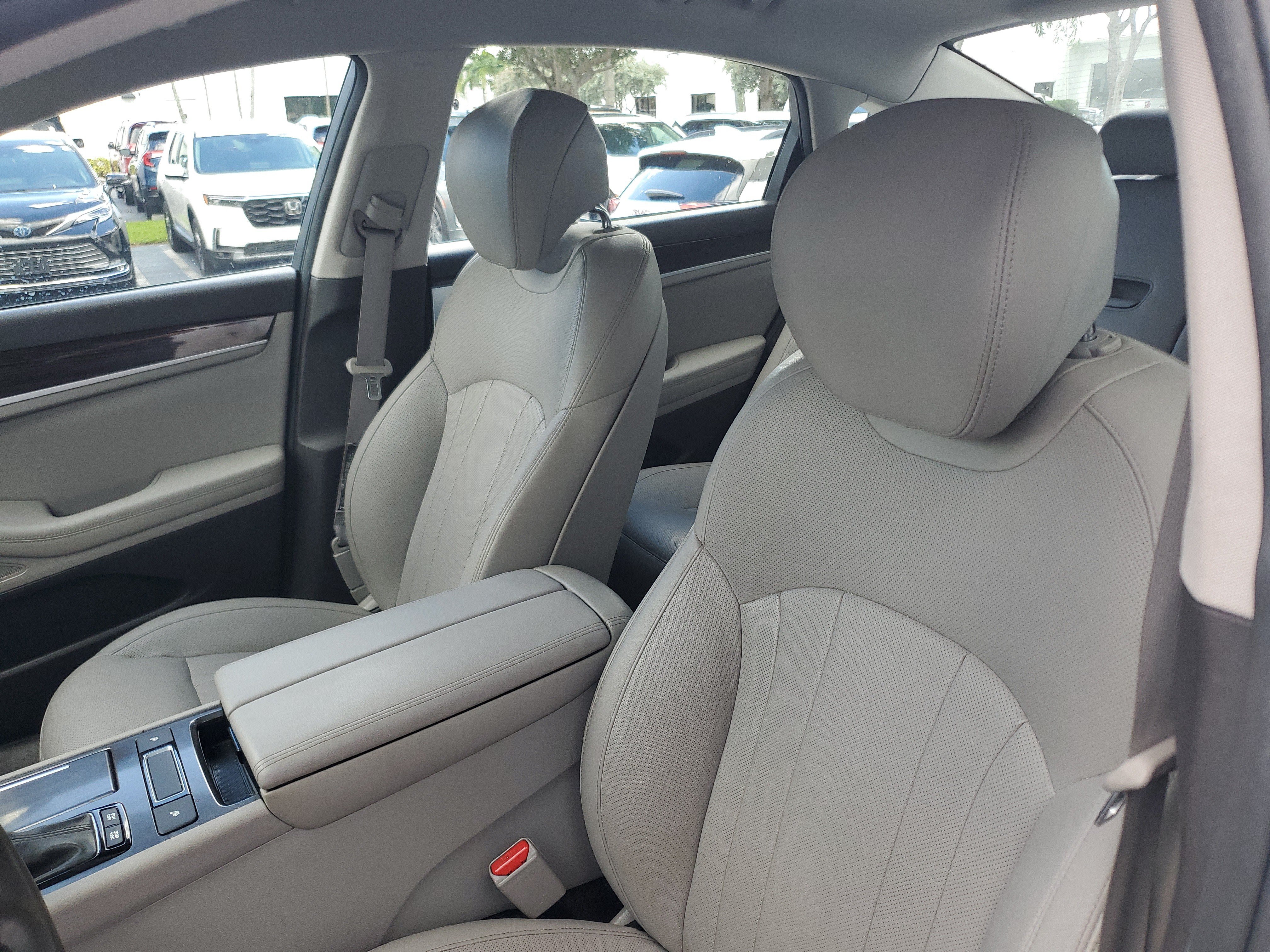 Used 2018 Genesis G80 3.8 RWD image 18