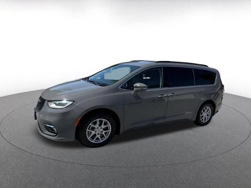 Used 2022 Chrysler Pacifica Touring-L FWD image 6