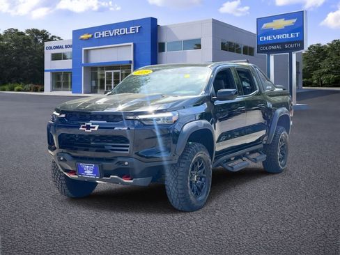 Certified 2025 Chevrolet Colorado ZR2 w/ Midnight Edition AWD/4WD image 2