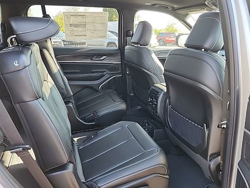 New 2025 Jeep Grand Cherokee L Limited w/ Black Appearance Package image 14