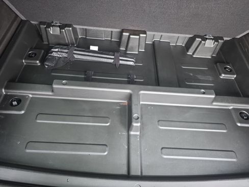 Used 2021 Chevrolet Suburban LT image 38