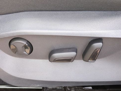 Used 2024 Volkswagen Taos SE image 18