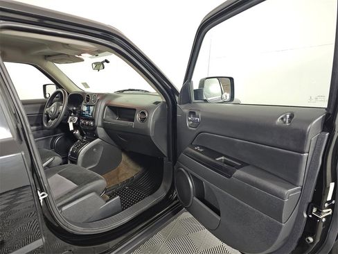 Used 2014 Jeep Patriot Sport w/ Power Value Group image 12