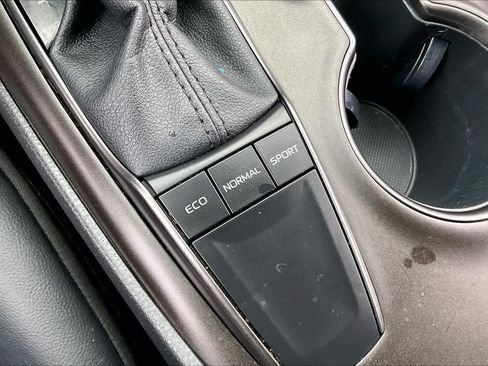 Used 2022 Toyota Camry SE FWD image 30