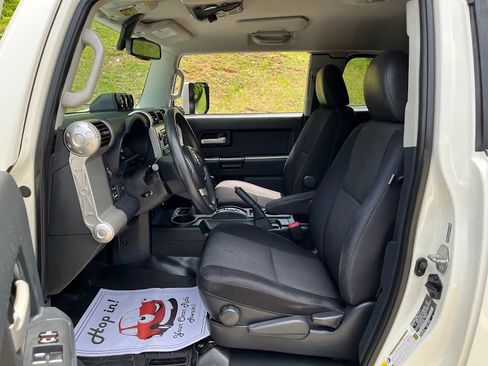 Used 2014 Toyota FJ Cruiser 4WD w/ Convenience Package image 8