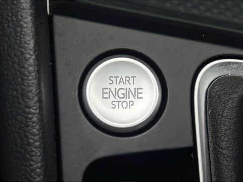 Used 2025 Volkswagen Jetta SEL FWD image 25