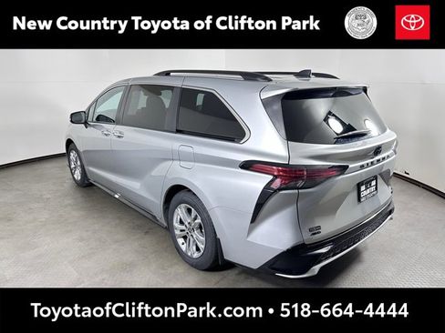 Certified 2023 Toyota Sienna XSE image 5
