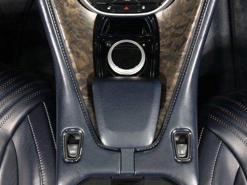 Used 2019 Aston Martin DB11 Volante image 33