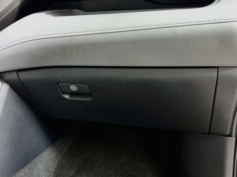 Used 2024 Toyota Highlander LE FWD image 34