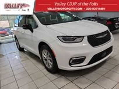 New 2026 Chrysler Pacifica Select