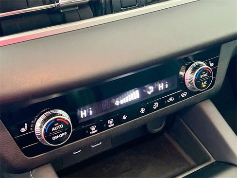 Used 2023 Mitsubishi Outlander SE image 15