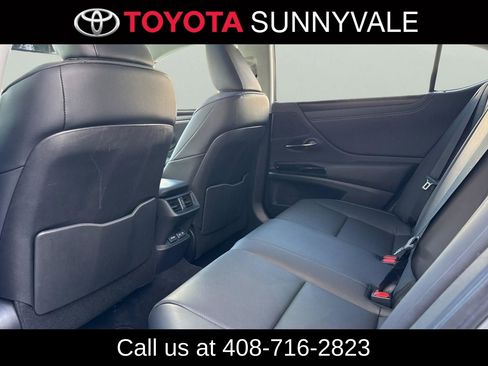 Used 2025 Lexus ES 300h w/ Premium Package FWD image 5