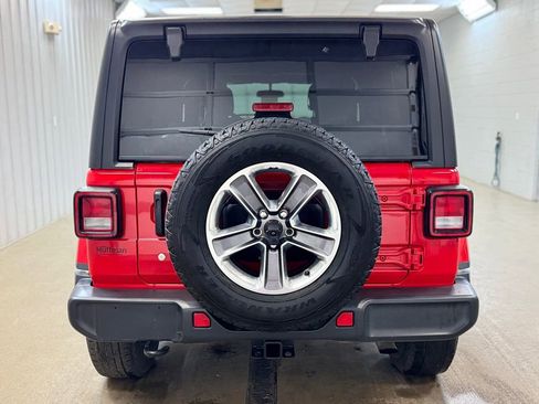 Used 2019 Jeep Wrangler Unlimited Sahara AWD/4WD image 5