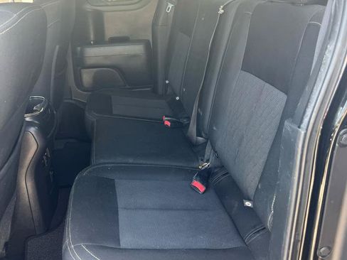 Used 2018 Nissan Titan SV w/ SV Convenience Package RWD image 10