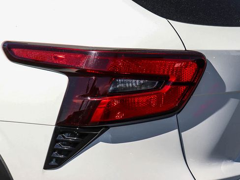 Used 2024 Chevrolet Trax LT image 9