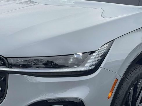 New 2026 Lincoln Nautilus Reserve image 4