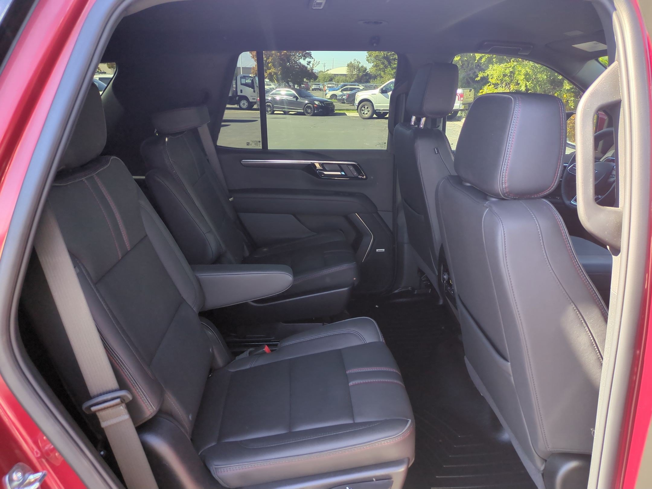 Used 2025 Chevrolet Tahoe RST w/ RST Performance Edition AWD/4WD image 27