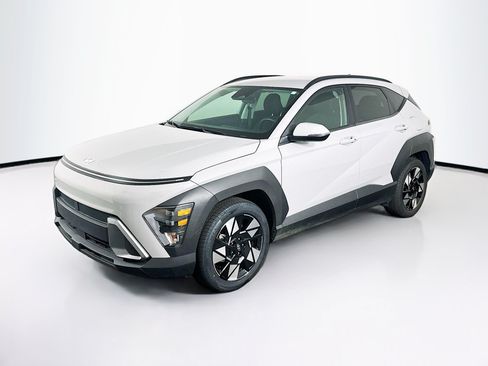 Used 2025 Hyundai Kona SEL FWD image 3