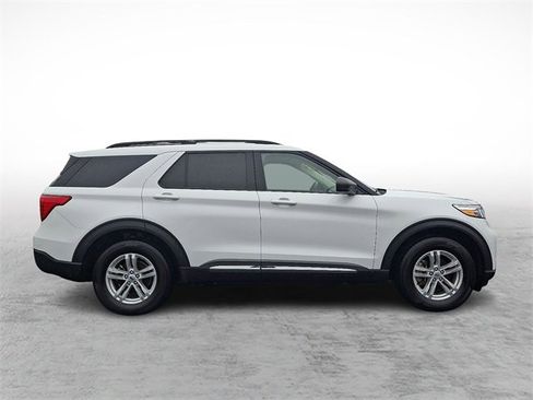 Used 2023 Ford Explorer XLT w/ Equipment Group 202A image 7