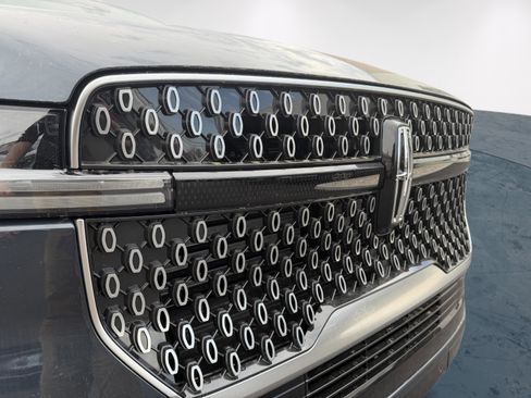 New 2026 Lincoln Navigator L Reserve AWD/4WD image 9