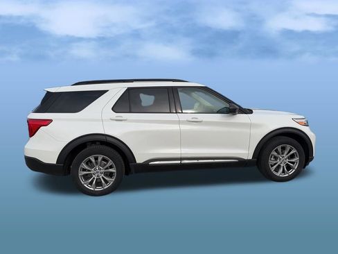 Certified 2023 Ford Explorer XLT w/ Equipment Group 202A AWD/4WD image 9