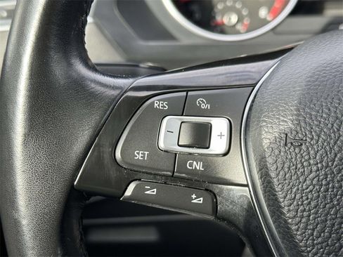 Used 2018 Volkswagen Tiguan SE w/ Panoramic Sunroof Package image 20