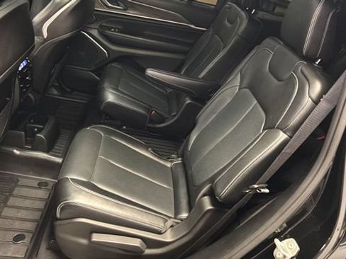 Used 2024 Jeep Grand Cherokee L Overland w/ Luxury Tech Group IV AWD/4WD image 21