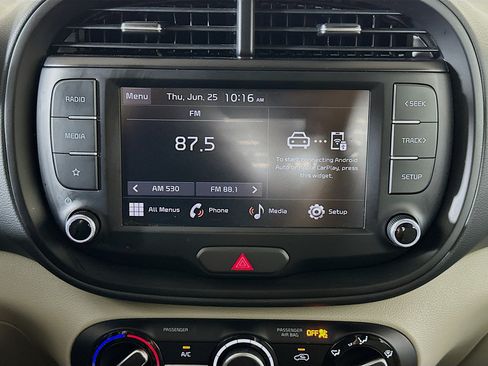 Used 2025 Kia Soul LX w/ LX Technology Package FWD image 21