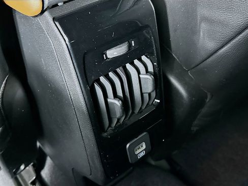 Certified 2024 Jeep Compass Limited image 35