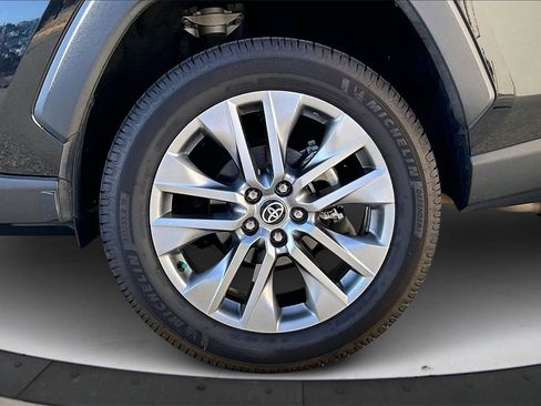 Used 2022 Toyota RAV4 XLE Premium image 34