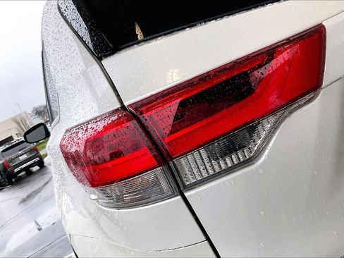 Used 2018 Toyota Highlander Plus image 30