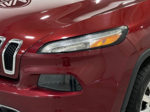Used 2015 Jeep Cherokee Limited w/ Luxury Group AWD/4WD image 33