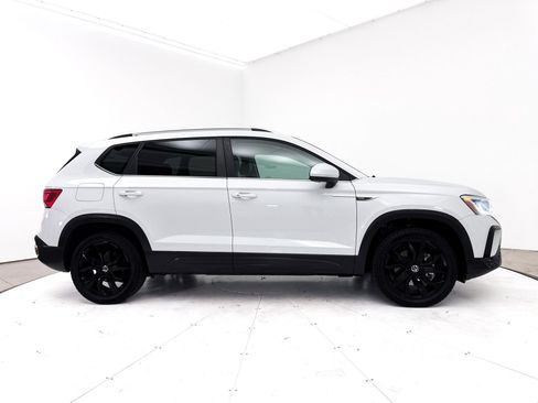 Used 2022 Volkswagen Taos SEL w/ Panoramic Sunroof Package FWD image 36